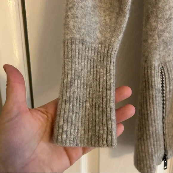 Saks Fifth Avenue Light Gray Cashmere Turtleneck Sweater with side zip Large - Picture 3 of 6